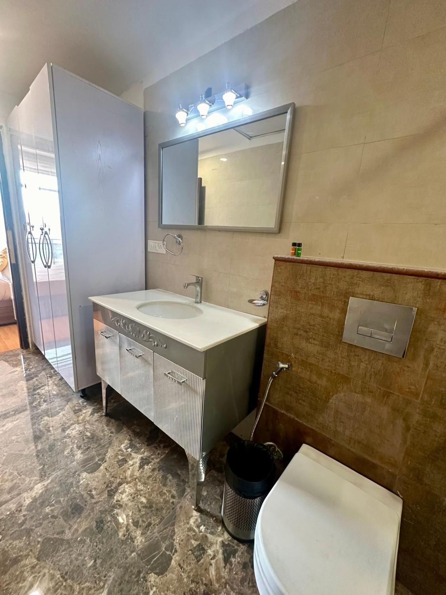 Flamingo Hotel Sector 67 I Studio Rooms I Gurgaon Luaran gambar