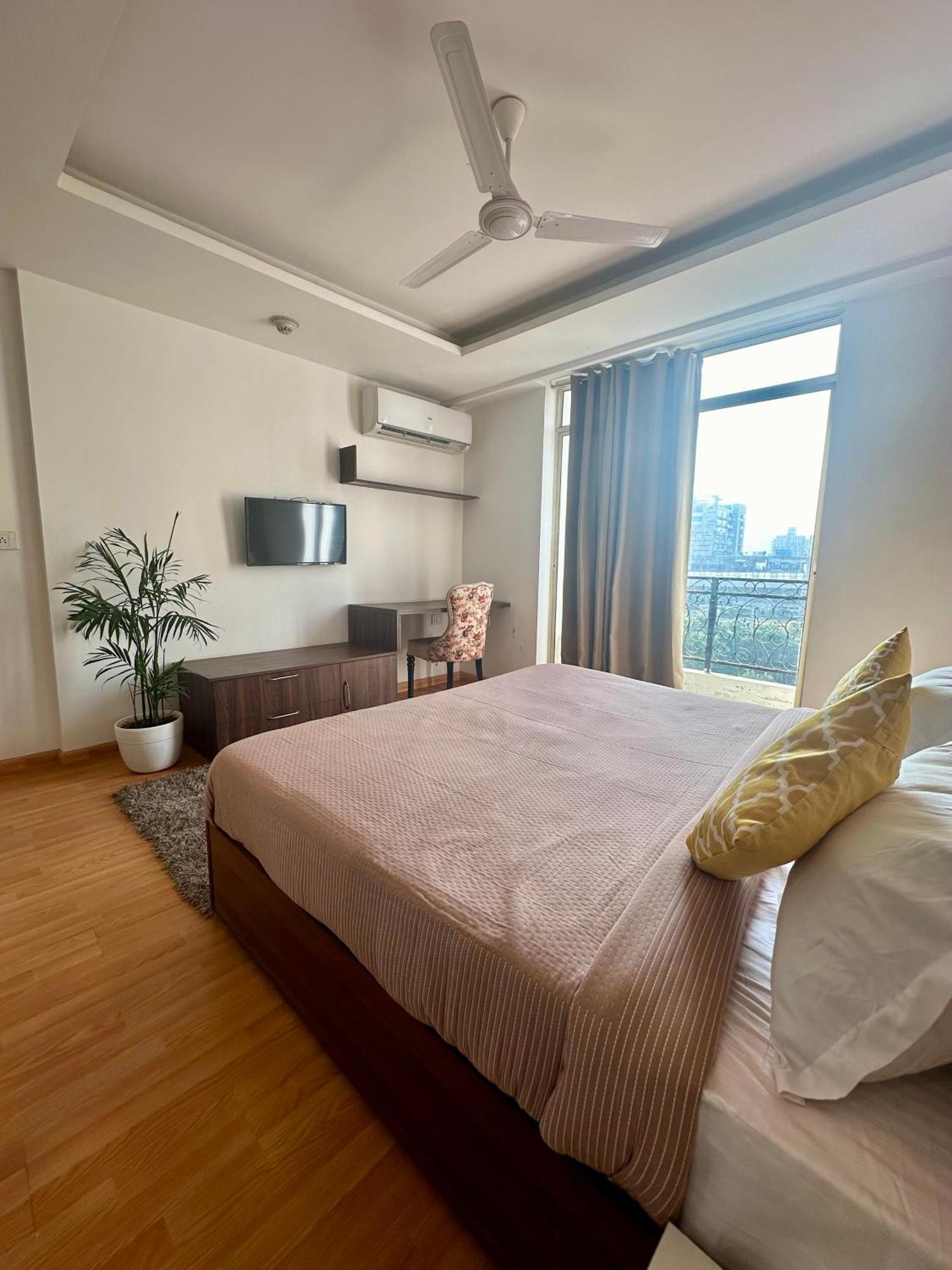 Flamingo Hotel Sector 67 I Studio Rooms I Gurgaon Luaran gambar
