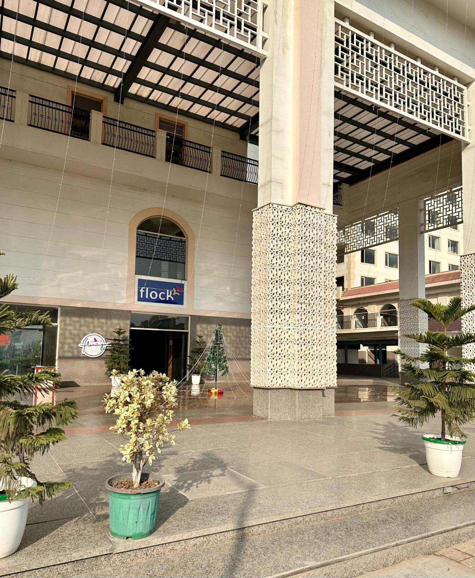 Flamingo Hotel Sector 67 I Studio Rooms I Gurgaon Luaran gambar