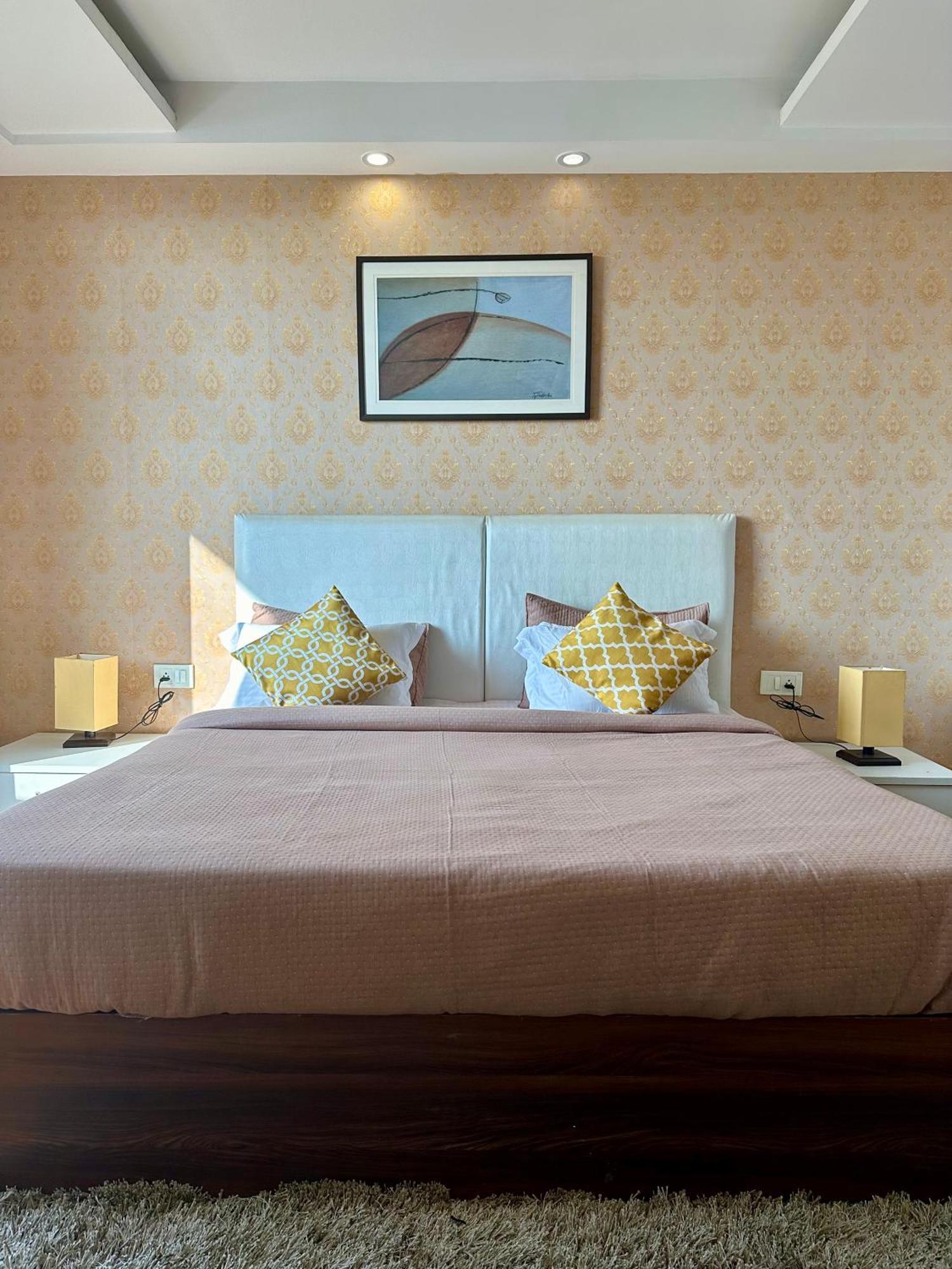 Flamingo Hotel Sector 67 I Studio Rooms I Gurgaon Luaran gambar